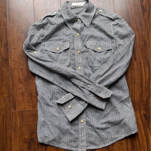 Tory Burch button down with roll tabs black and white chevron patterned shirt - Picture 1 of 8